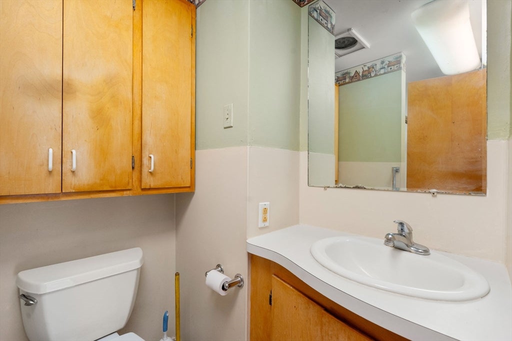 44 Grove St, Leicester, MA Photo #21