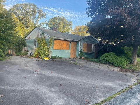 40 Robert St Westport MA 02790