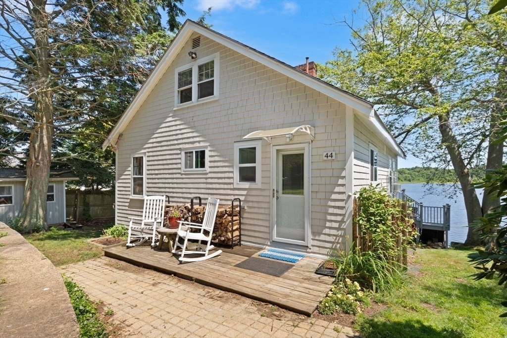 44 Lakeshore Dr