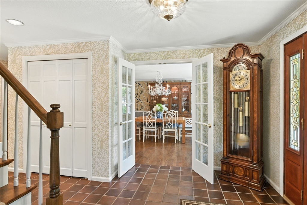 425 Inverness Lane
