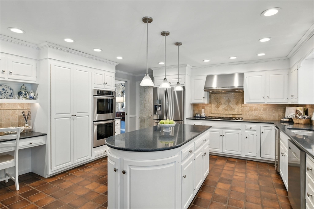 425 Inverness Lane