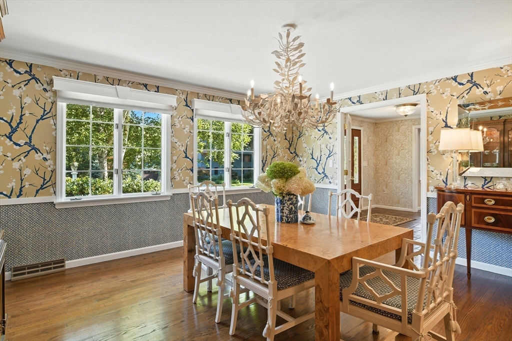 425 Inverness Lane