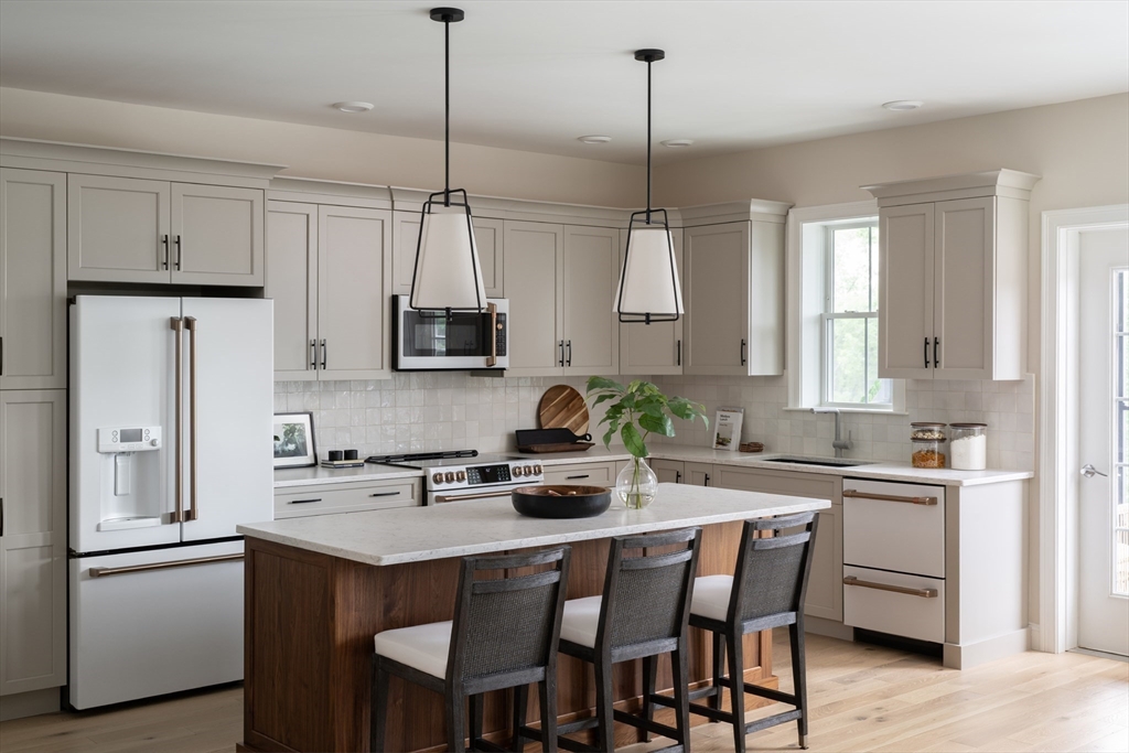 72 Miter Dr 4-3