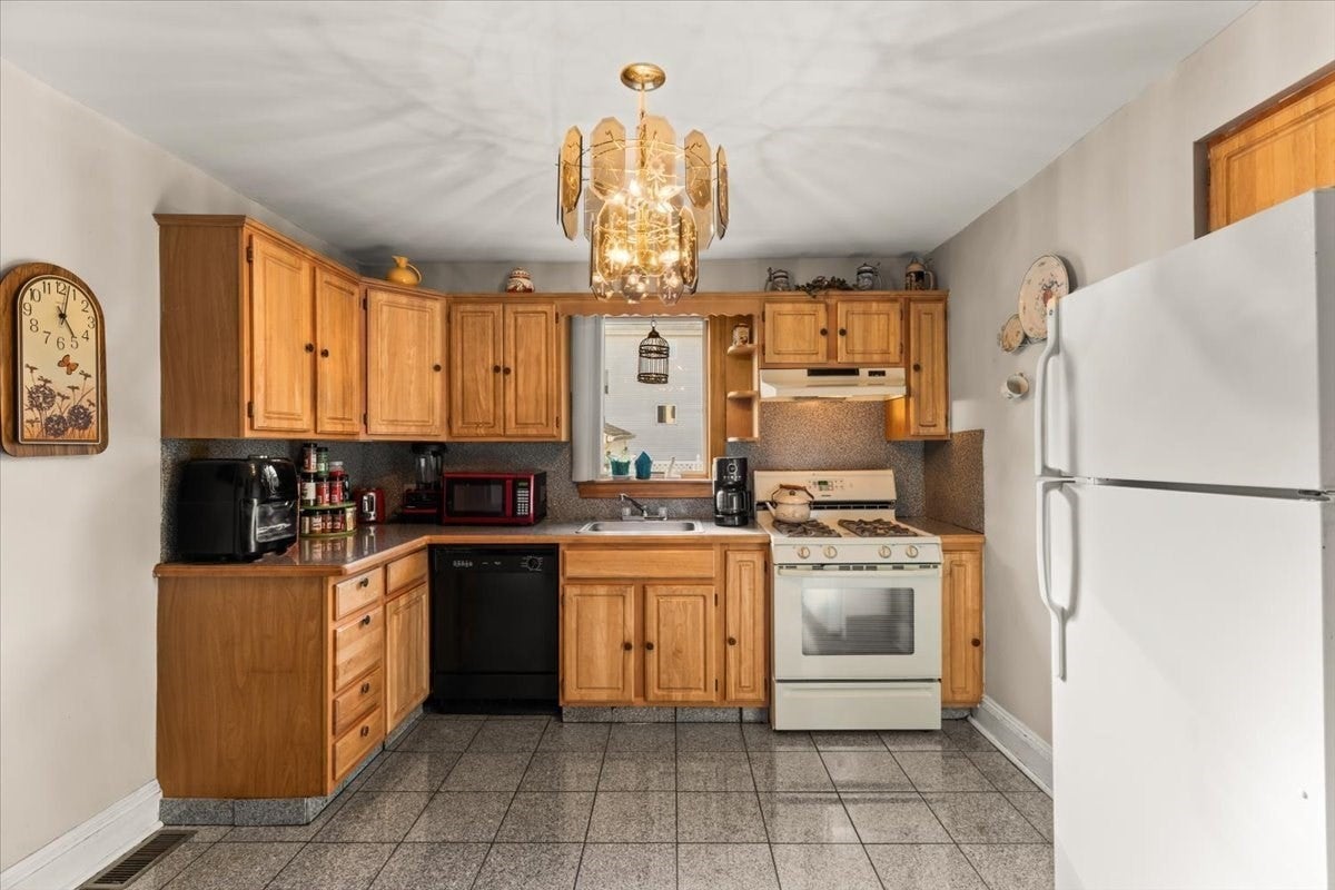 47 Bush Street, Fall River, MA, 47 Bush Street, Fall River, MA Photo #20