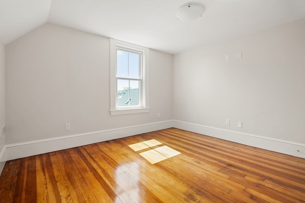 Everett, Massachusetts 02149, United States, 4 Bedrooms Bedrooms, ,2 BathroomsBathrooms,Residential,Active,114783