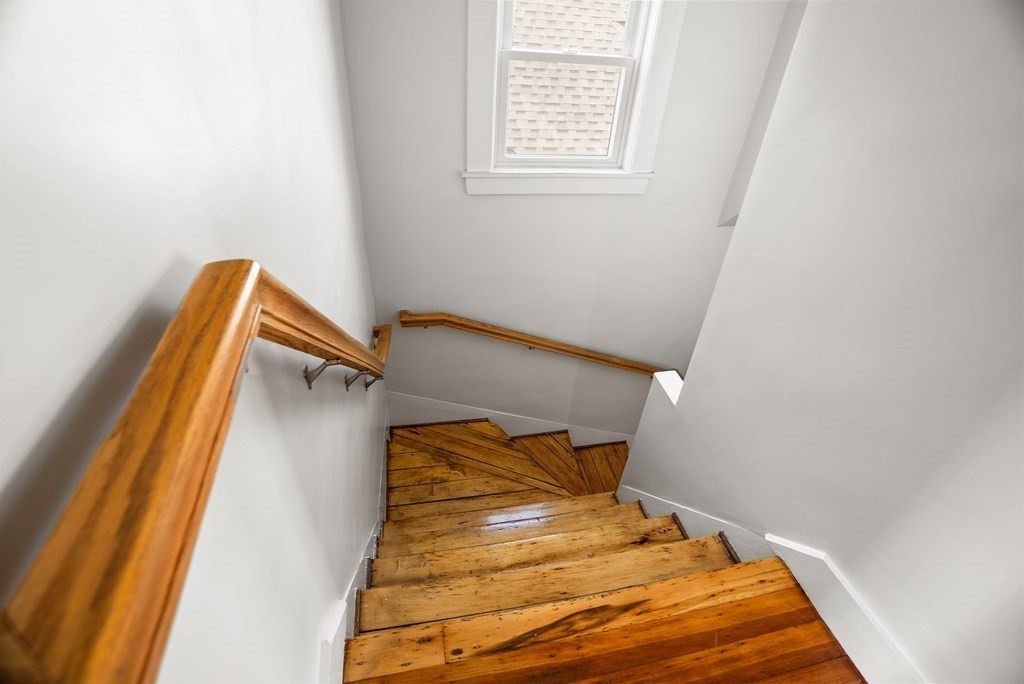 Everett, Massachusetts 02149, United States, 4 Bedrooms Bedrooms, ,2 BathroomsBathrooms,Residential,Active,114783