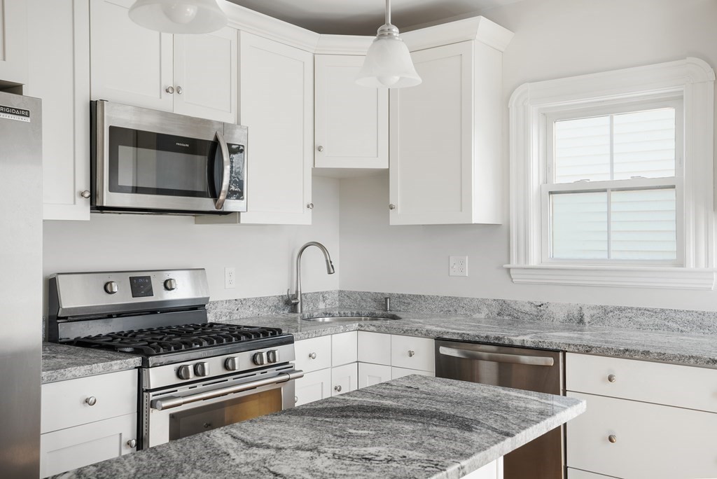 Everett, Massachusetts 02149, United States, 4 Bedrooms Bedrooms, ,2 BathroomsBathrooms,Residential,Active,114783