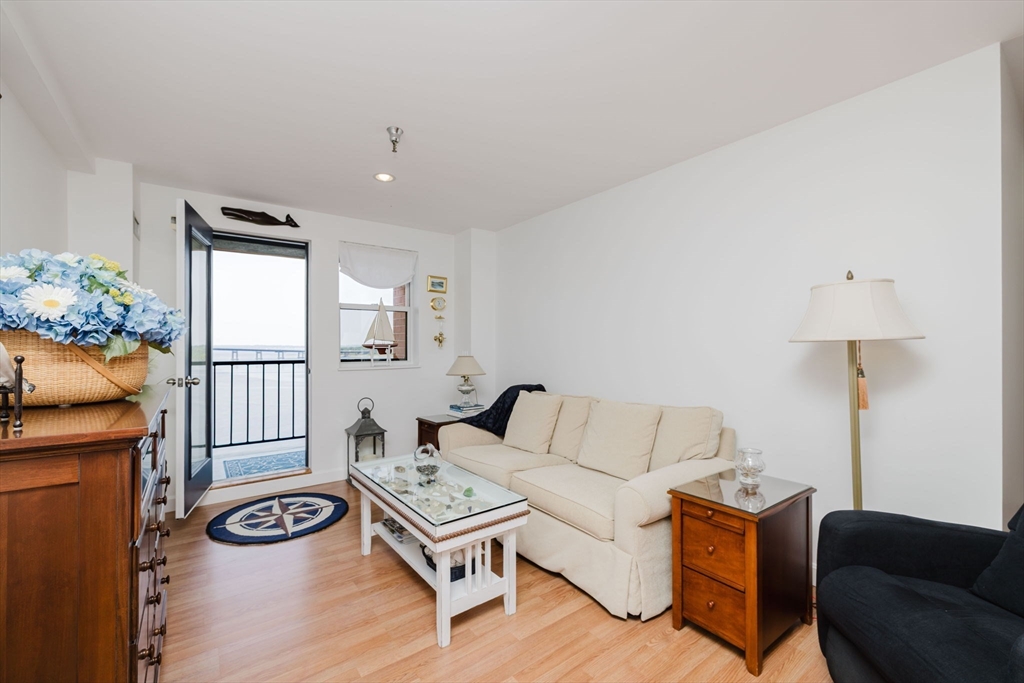750 Davol St 822