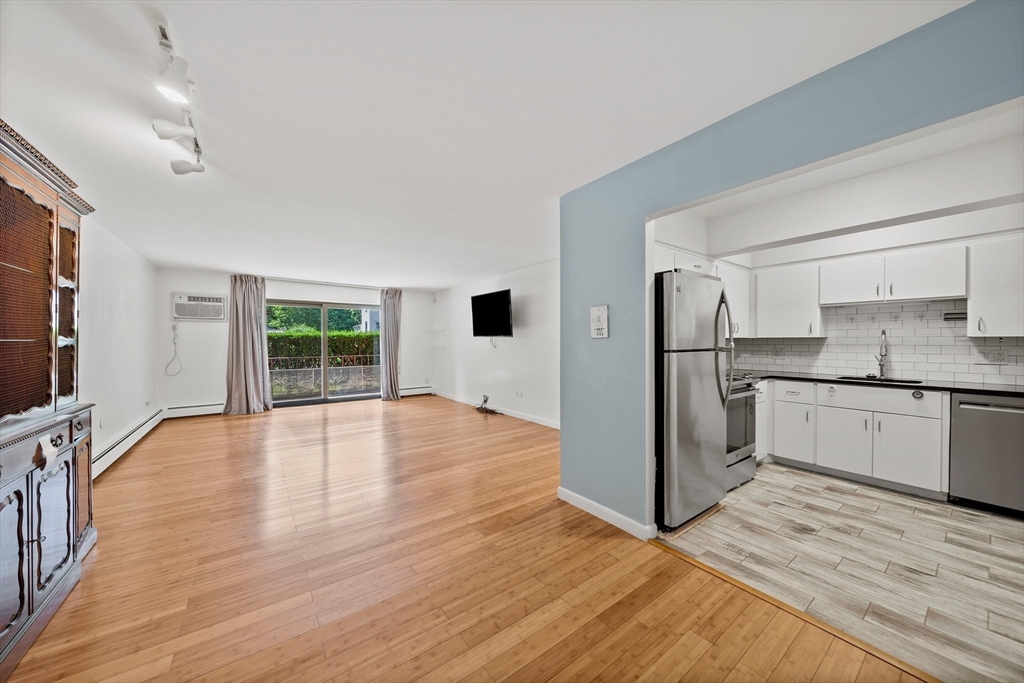53 Paul St 11