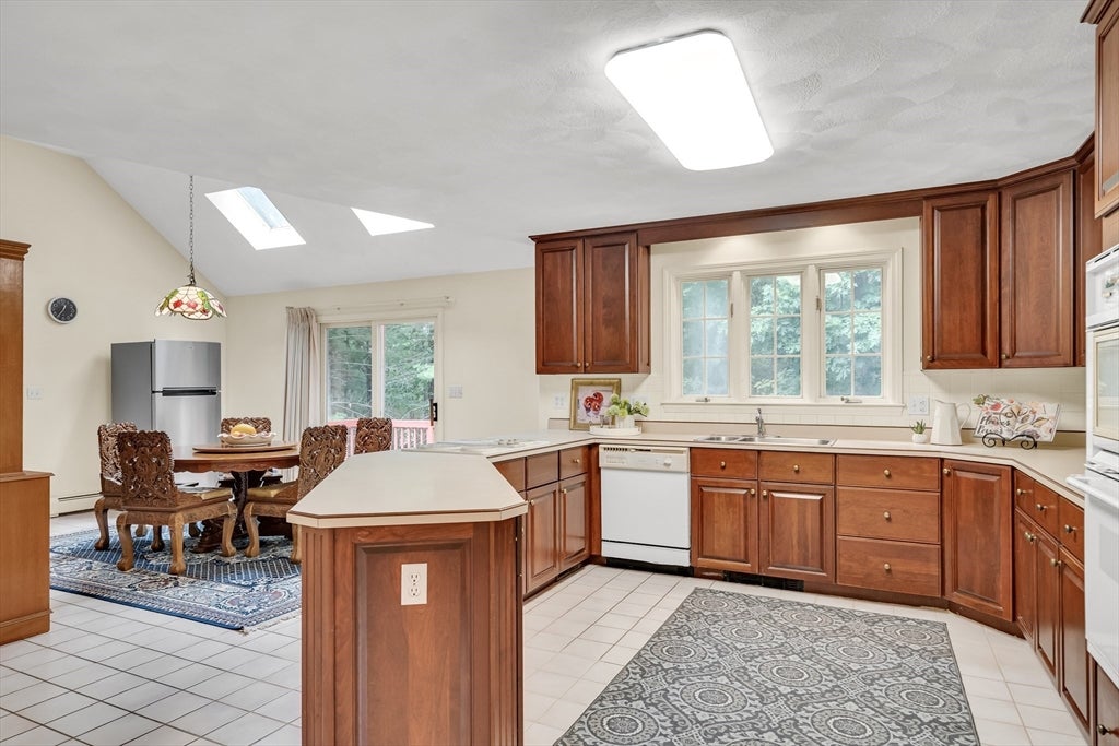 4 Crestview Rd, Bedford, MA, 4 Crestview Rd, Bedford, MA Photo #8