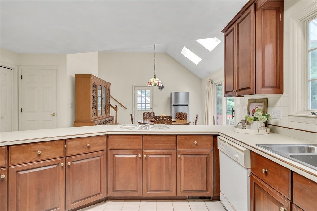 4 Crestview Rd, Bedford, MA, 4 Crestview Rd, Bedford, MA Photo #10