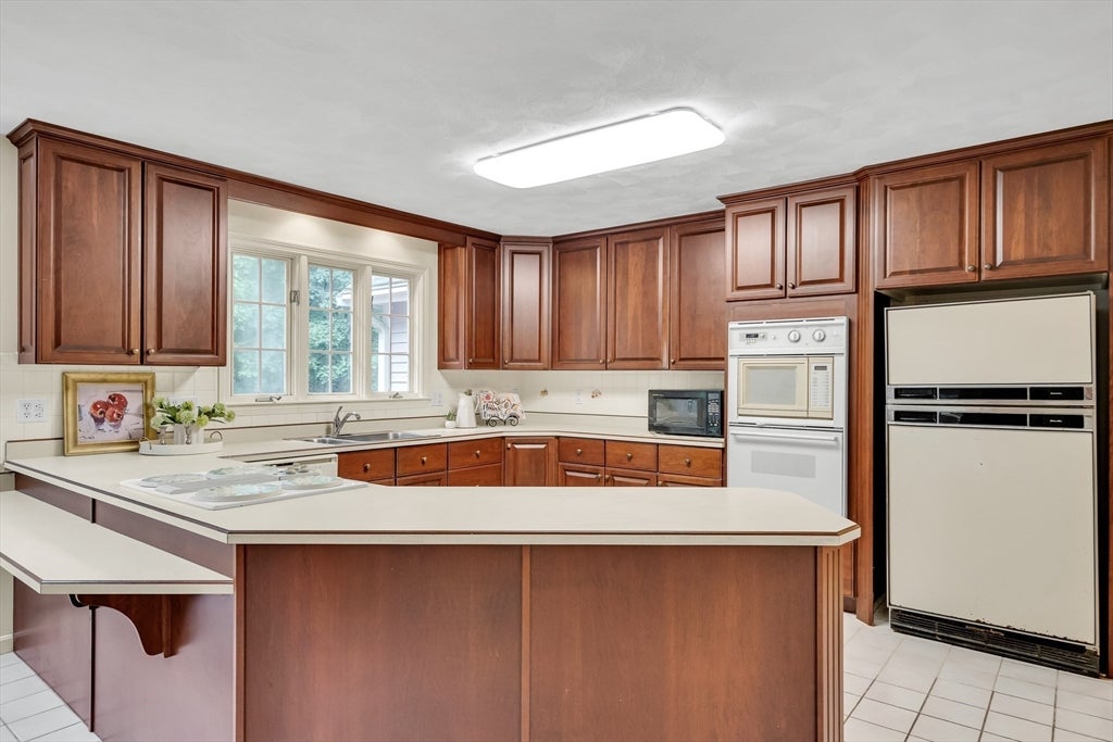 4 Crestview Rd, Bedford, MA, 4 Crestview Rd, Bedford, MA Photo #9