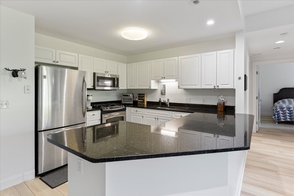 614 Pond St 1303