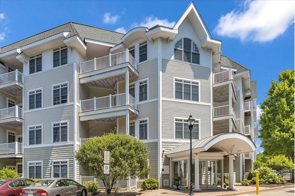 614 Pond St 1303