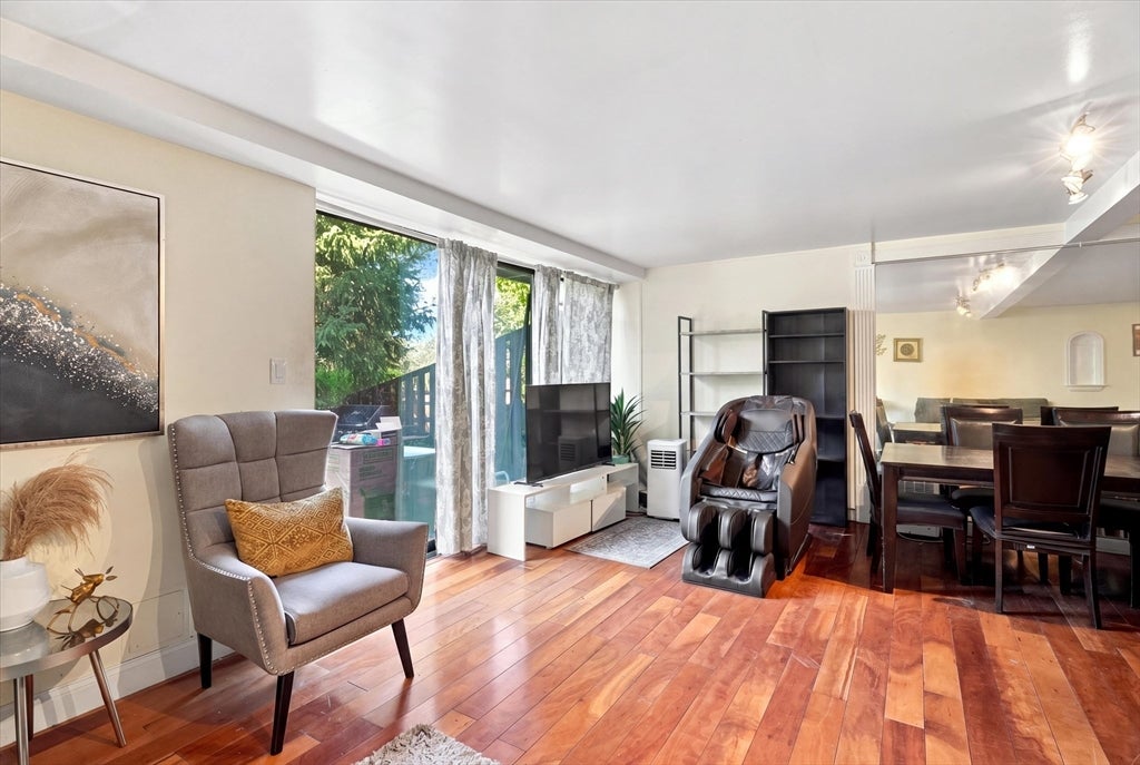3 Longwood Dr 103