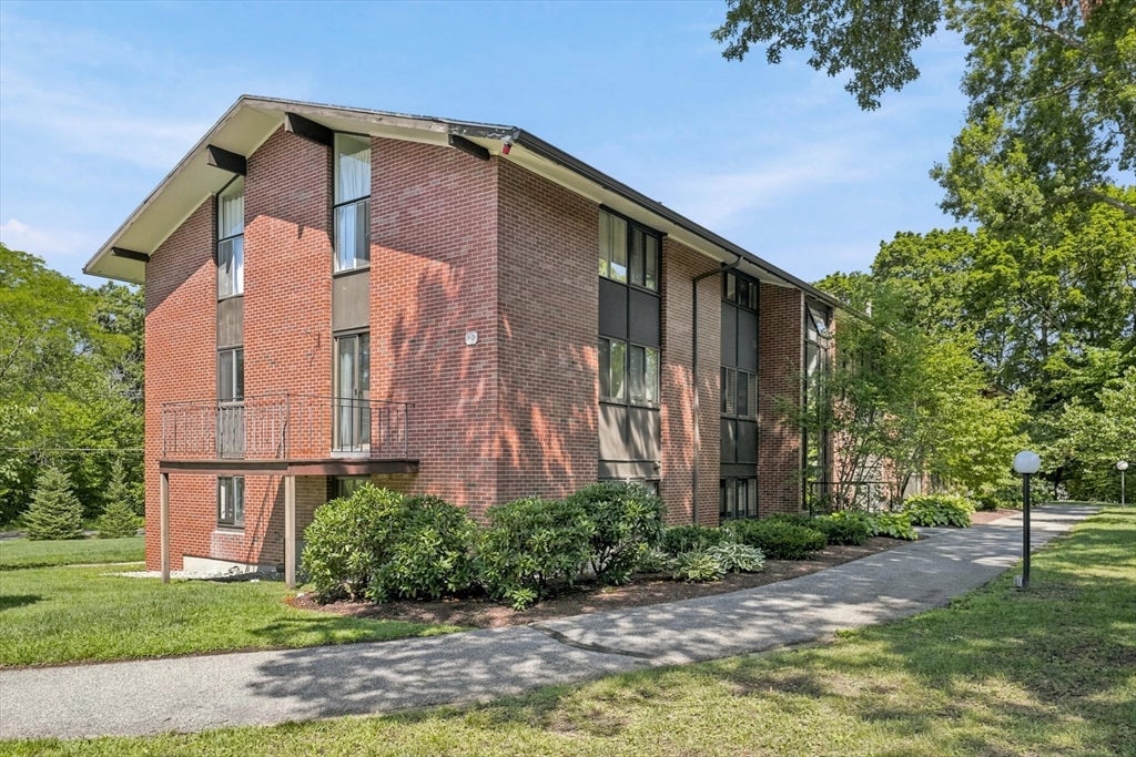 3 Longwood Dr 103