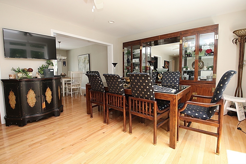 Saugus, Massachusetts 01906, United States, 3 Bedrooms Bedrooms, ,3 BathroomsBathrooms,Residential,Active,180678