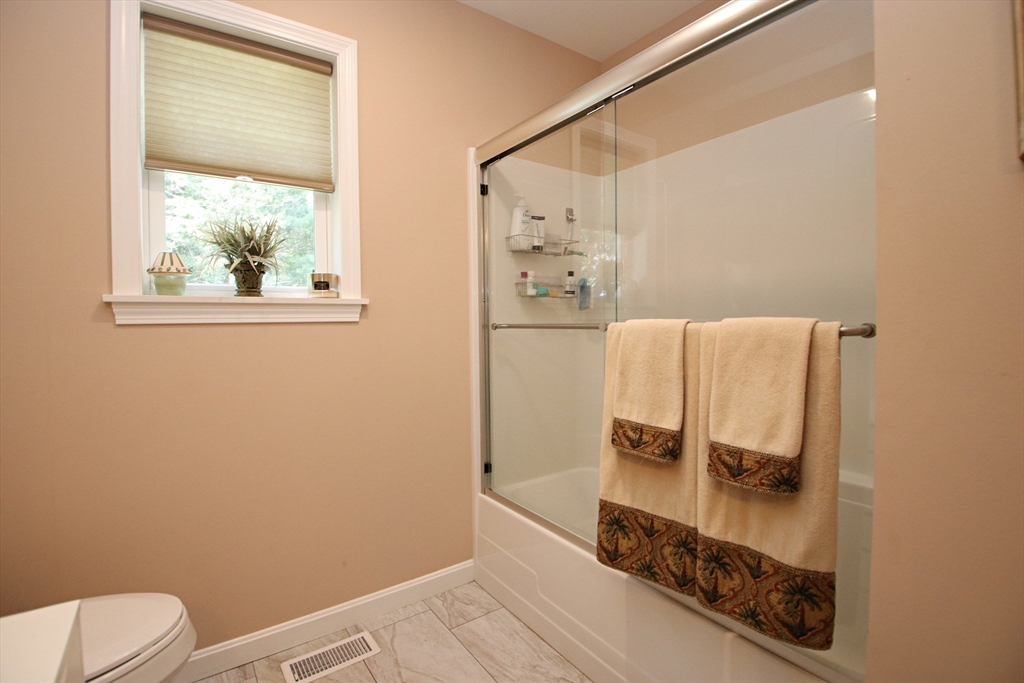 Saugus, Massachusetts 01906, United States, 3 Bedrooms Bedrooms, ,3 BathroomsBathrooms,Residential,Active,180678