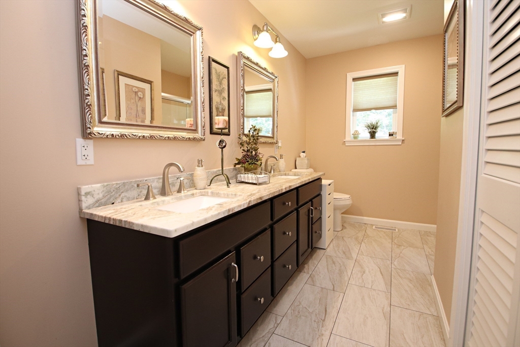 Saugus, Massachusetts 01906, United States, 3 Bedrooms Bedrooms, ,3 BathroomsBathrooms,Residential,Active,180678