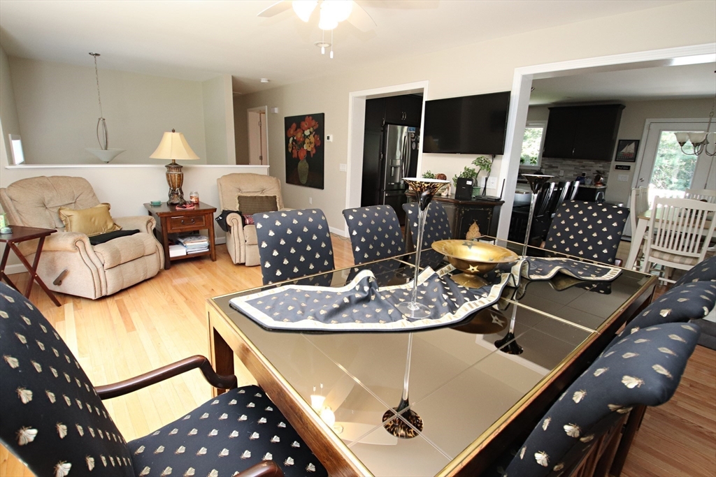 Saugus, Massachusetts 01906, United States, 3 Bedrooms Bedrooms, ,3 BathroomsBathrooms,Residential,Active,180678