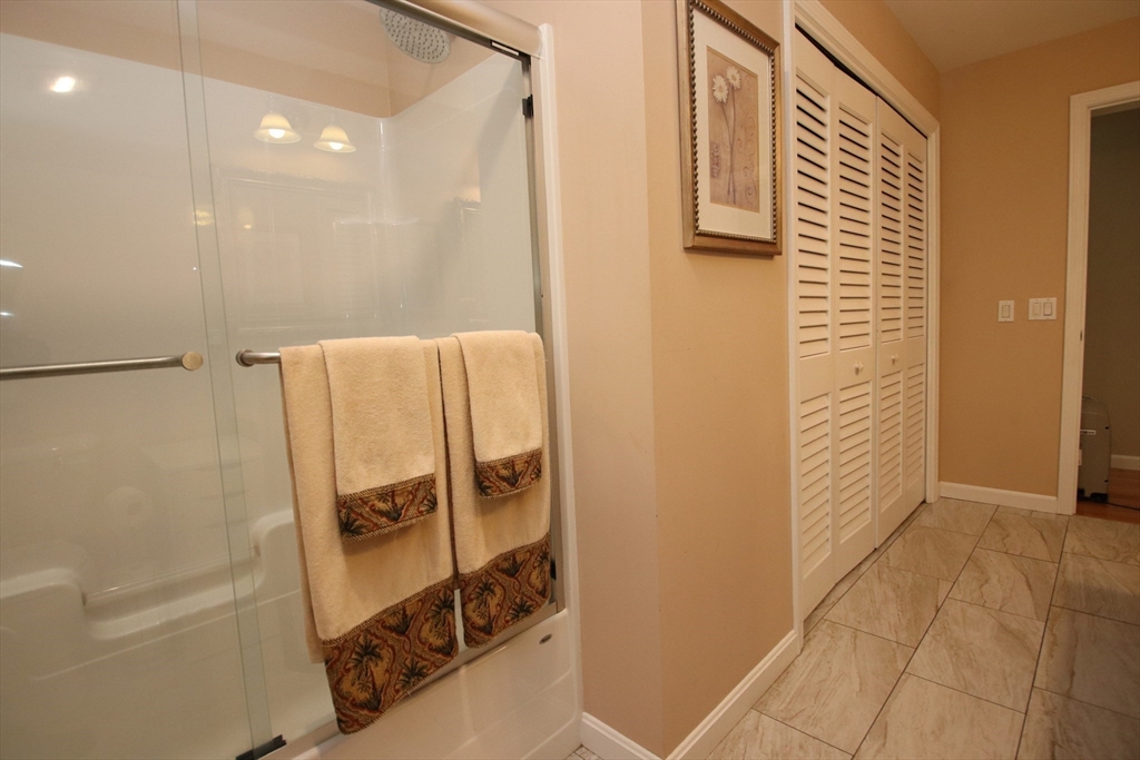 Saugus, Massachusetts 01906, United States, 3 Bedrooms Bedrooms, ,3 BathroomsBathrooms,Residential,Active,180678