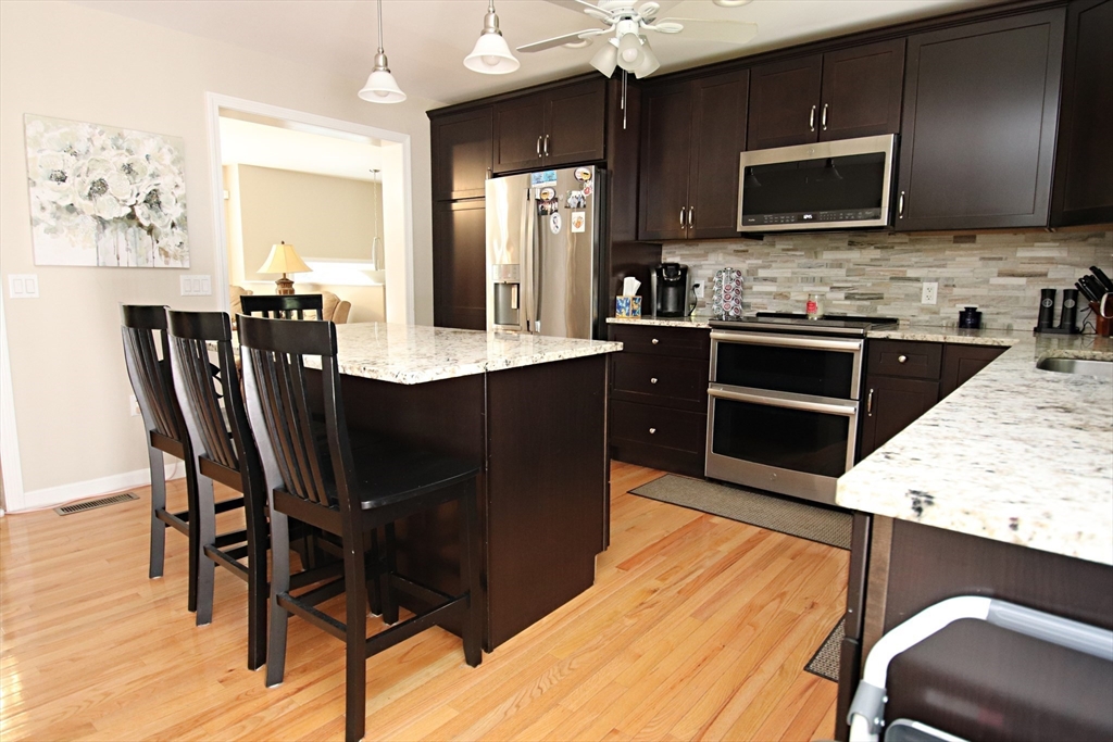 Saugus, Massachusetts 01906, United States, 3 Bedrooms Bedrooms, ,3 BathroomsBathrooms,Residential,Active,180678