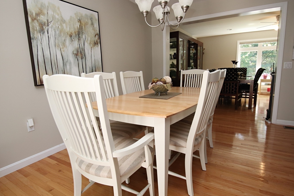 Saugus, Massachusetts 01906, United States, 3 Bedrooms Bedrooms, ,3 BathroomsBathrooms,Residential,Active,180678