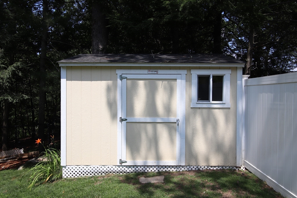 Saugus, Massachusetts 01906, United States, 3 Bedrooms Bedrooms, ,3 BathroomsBathrooms,Residential,Active,180678