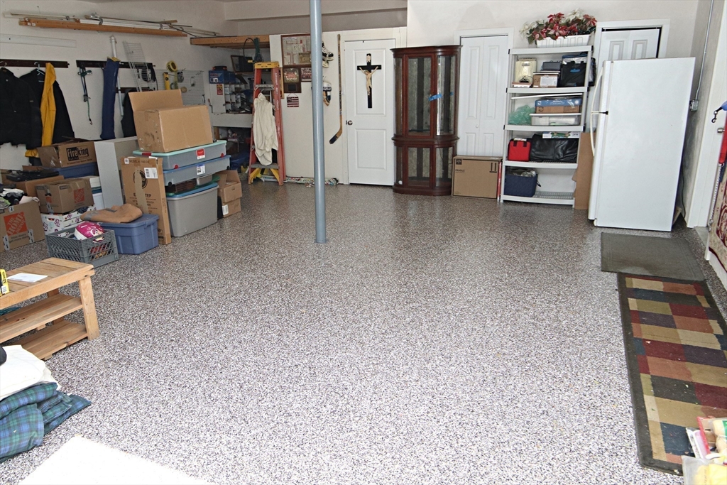 Saugus, Massachusetts 01906, United States, 3 Bedrooms Bedrooms, ,3 BathroomsBathrooms,Residential,Active,180678