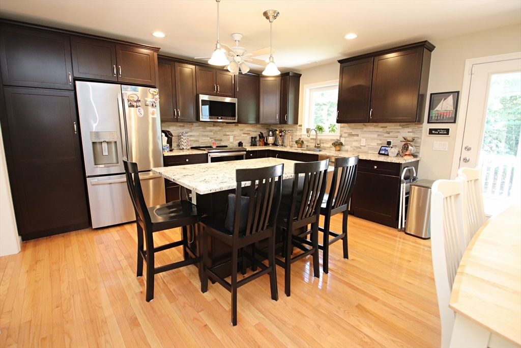 Saugus, Massachusetts 01906, United States, 3 Bedrooms Bedrooms, ,3 BathroomsBathrooms,Residential,Active,180678