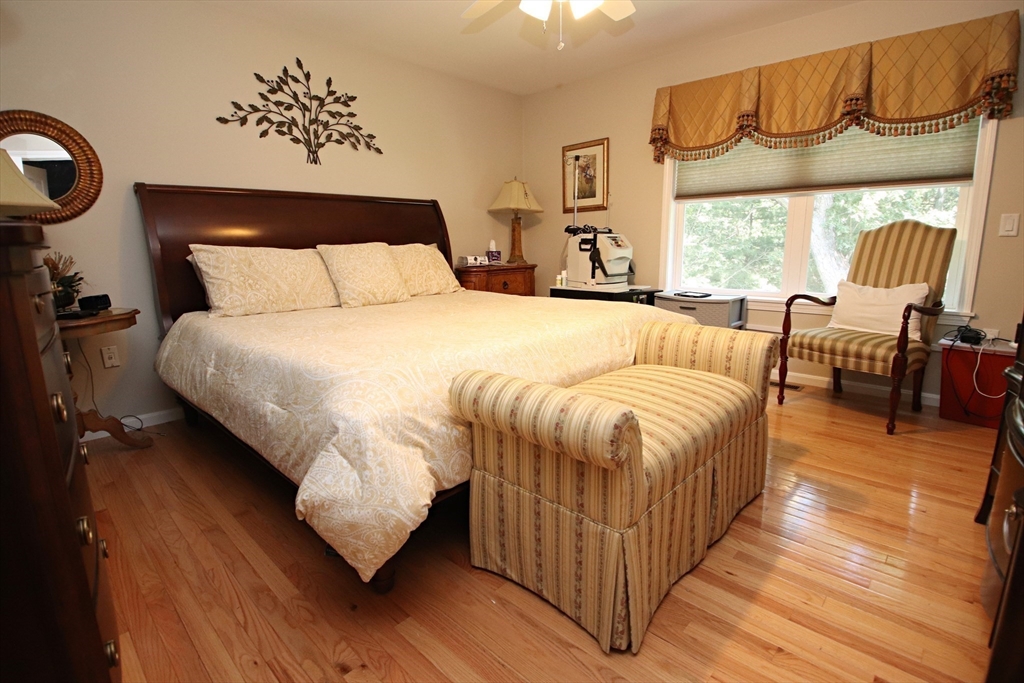 Saugus, Massachusetts 01906, United States, 3 Bedrooms Bedrooms, ,3 BathroomsBathrooms,Residential,Active,180678