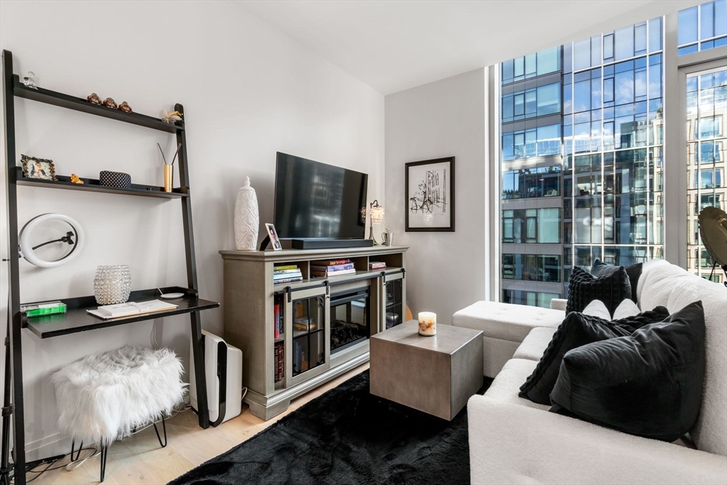 133 Seaport Blvd 1719