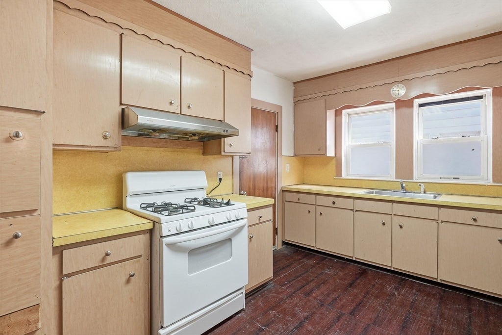 85-87 Wolcott St