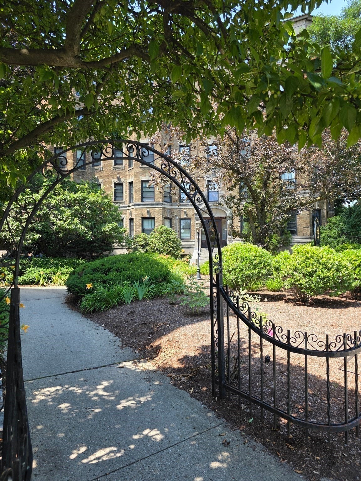 122 Riverway #10, Boston, MA Photo #2