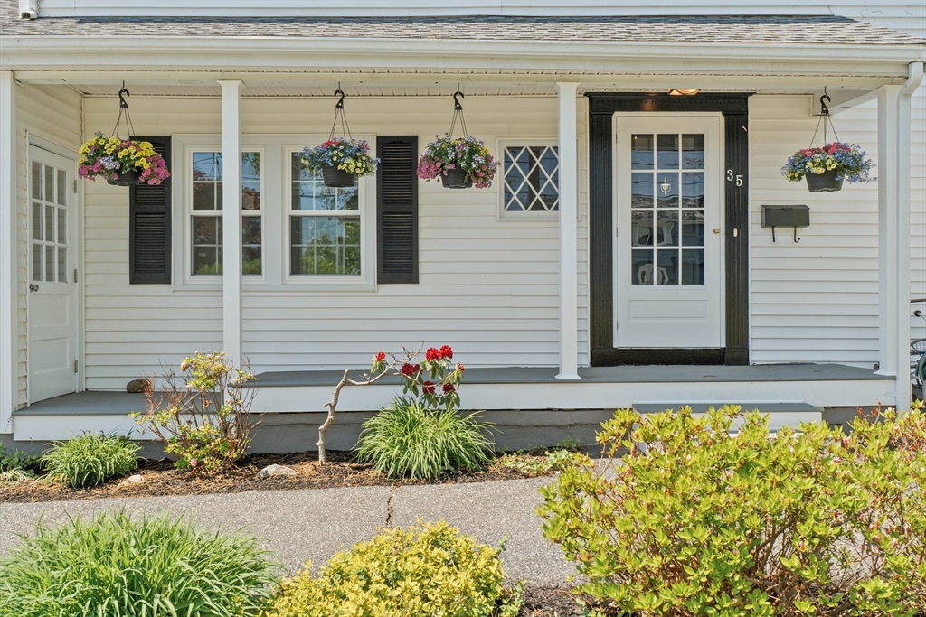 35 Crest Road