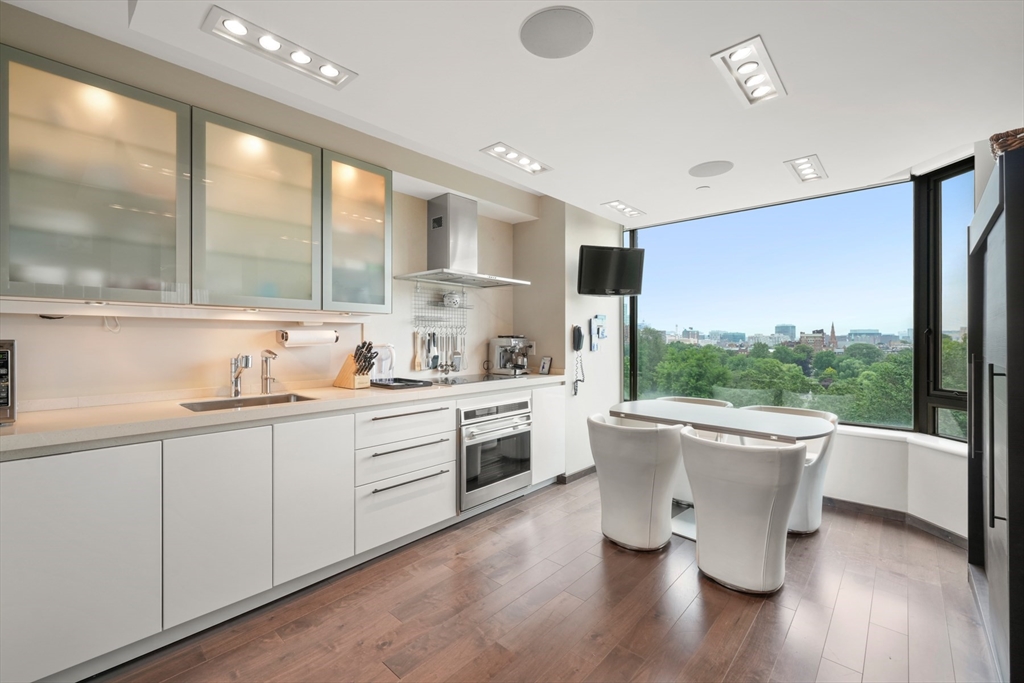 220 Boylston St 9017