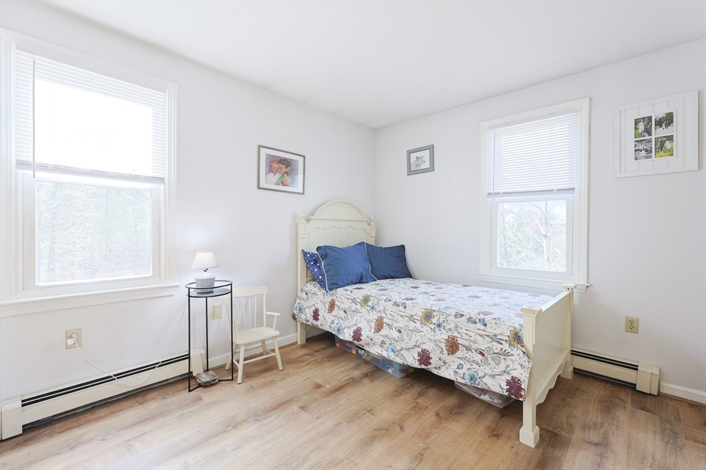 Uxbridge, Massachusetts 01569, United States, 3 Bedrooms Bedrooms, ,3 BathroomsBathrooms,Residential,Active,245887