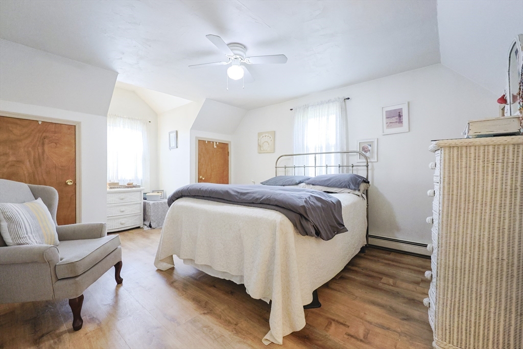 Uxbridge, Massachusetts 01569, United States, 3 Bedrooms Bedrooms, ,3 BathroomsBathrooms,Residential,Active,245887