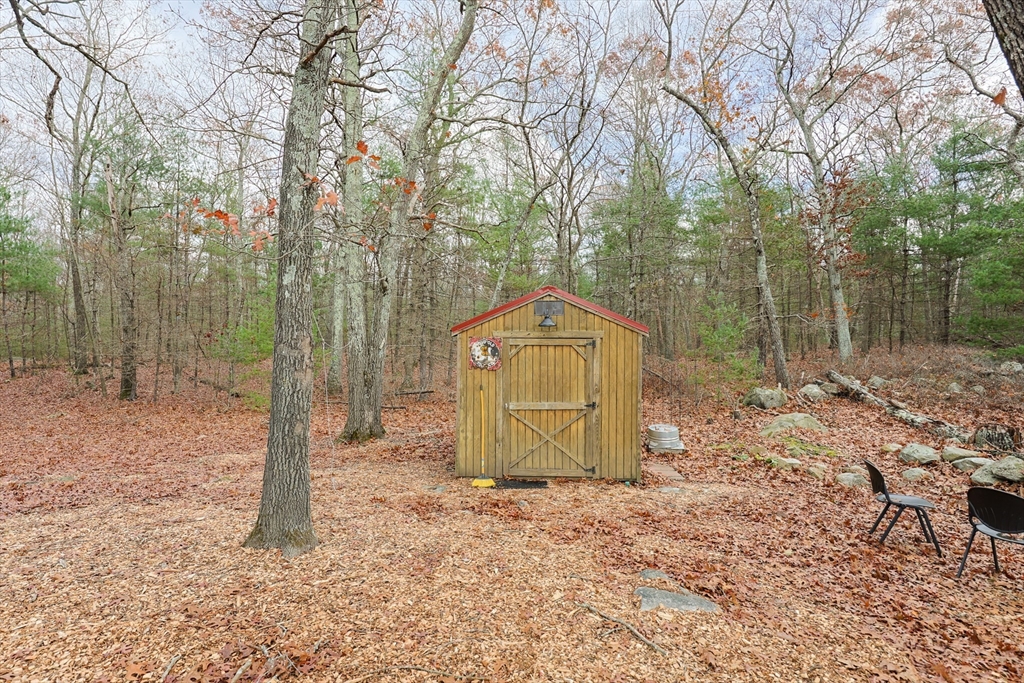 Uxbridge, Massachusetts 01569, United States, 3 Bedrooms Bedrooms, ,3 BathroomsBathrooms,Residential,Active,245887