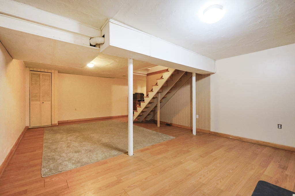 Uxbridge, Massachusetts 01569, United States, 3 Bedrooms Bedrooms, ,3 BathroomsBathrooms,Residential,Active,245887