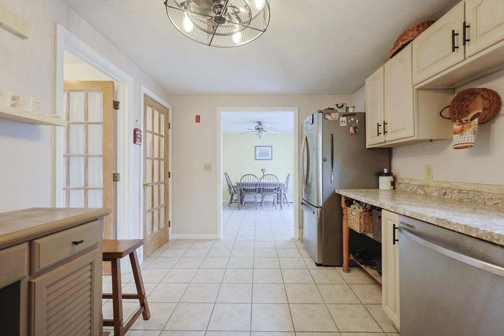 Uxbridge, Massachusetts 01569, United States, 3 Bedrooms Bedrooms, ,3 BathroomsBathrooms,Residential,Active,245887