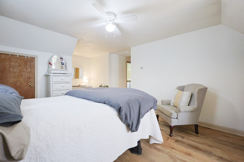 Uxbridge, Massachusetts 01569, United States, 3 Bedrooms Bedrooms, ,3 BathroomsBathrooms,Residential,Active,245887