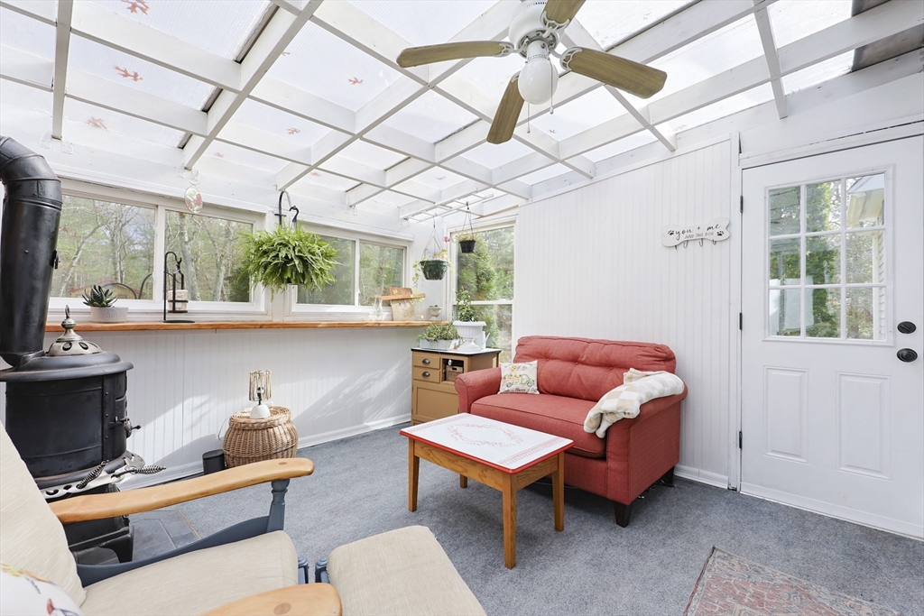 Uxbridge, Massachusetts 01569, United States, 3 Bedrooms Bedrooms, ,3 BathroomsBathrooms,Residential,Active,245887