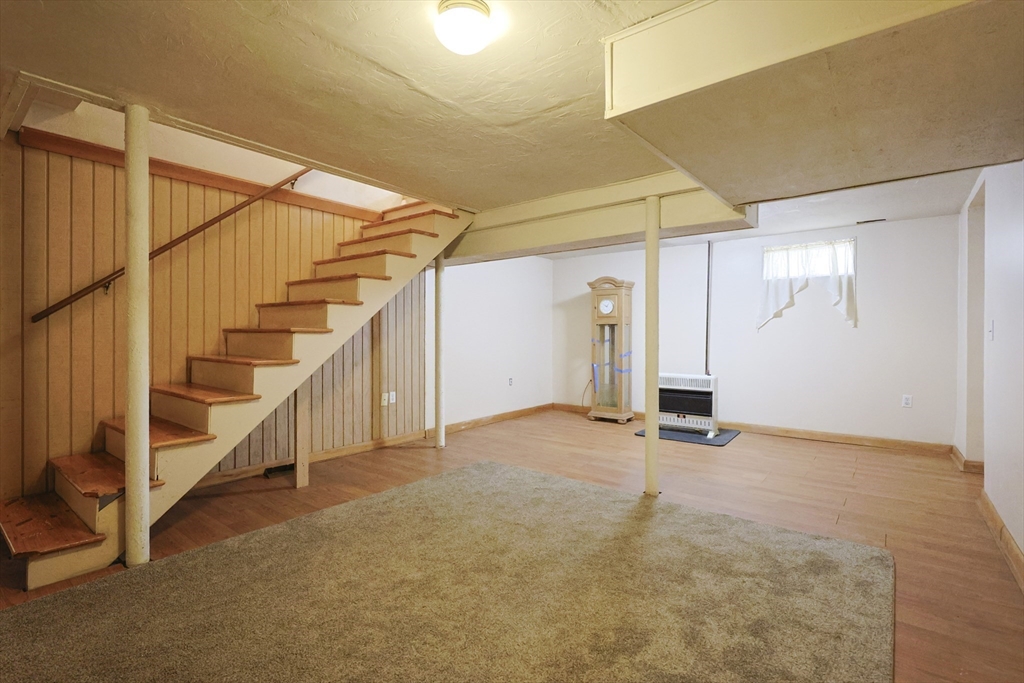 Uxbridge, Massachusetts 01569, United States, 3 Bedrooms Bedrooms, ,3 BathroomsBathrooms,Residential,Active,245887