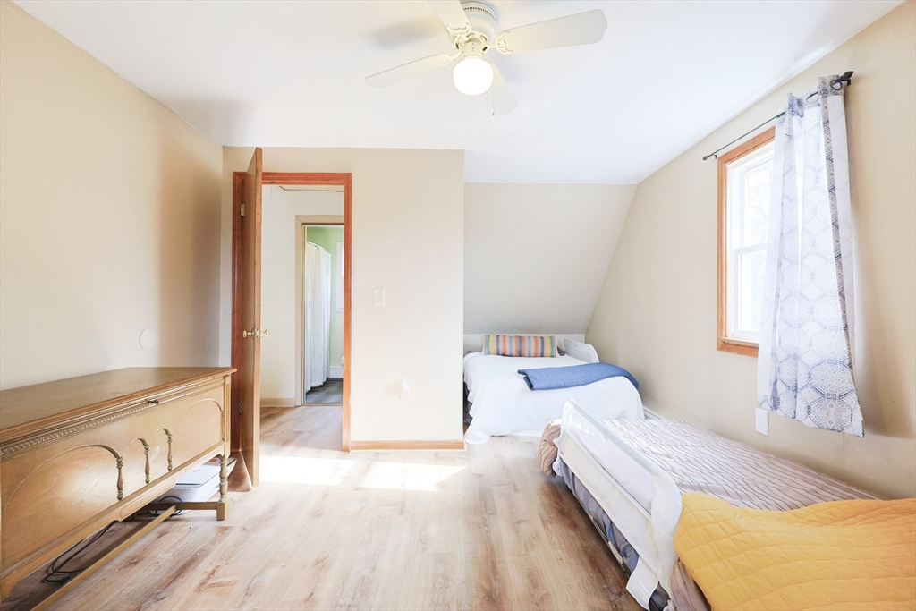 Uxbridge, Massachusetts 01569, United States, 3 Bedrooms Bedrooms, ,3 BathroomsBathrooms,Residential,Active,245887