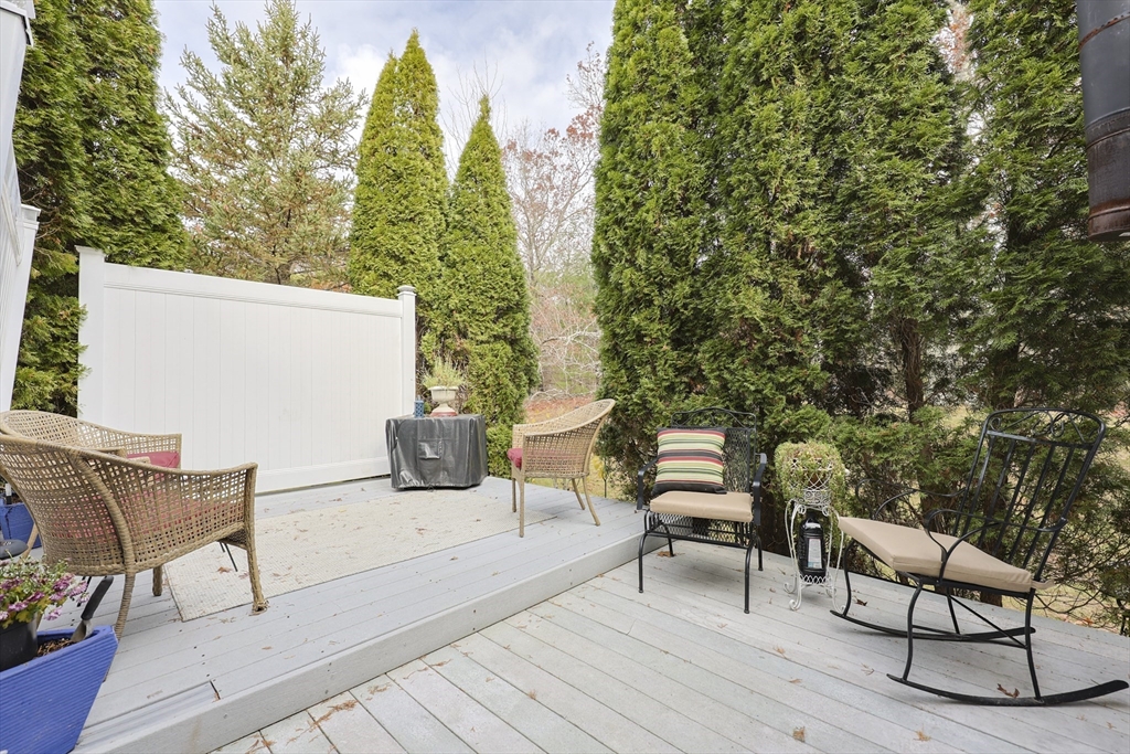 Uxbridge, Massachusetts 01569, United States, 3 Bedrooms Bedrooms, ,3 BathroomsBathrooms,Residential,Active,245887