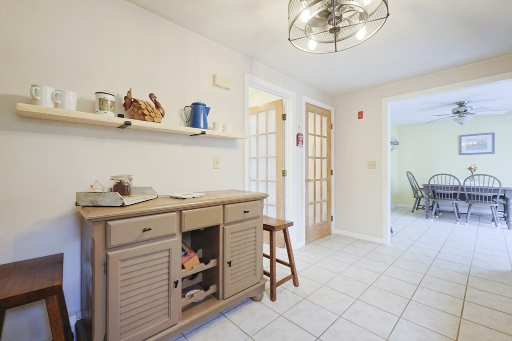 Uxbridge, Massachusetts 01569, United States, 3 Bedrooms Bedrooms, ,3 BathroomsBathrooms,Residential,Active,245887