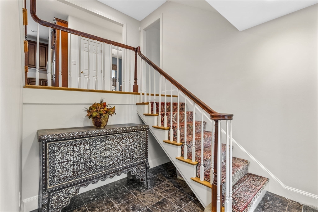 10 Heritage Ln