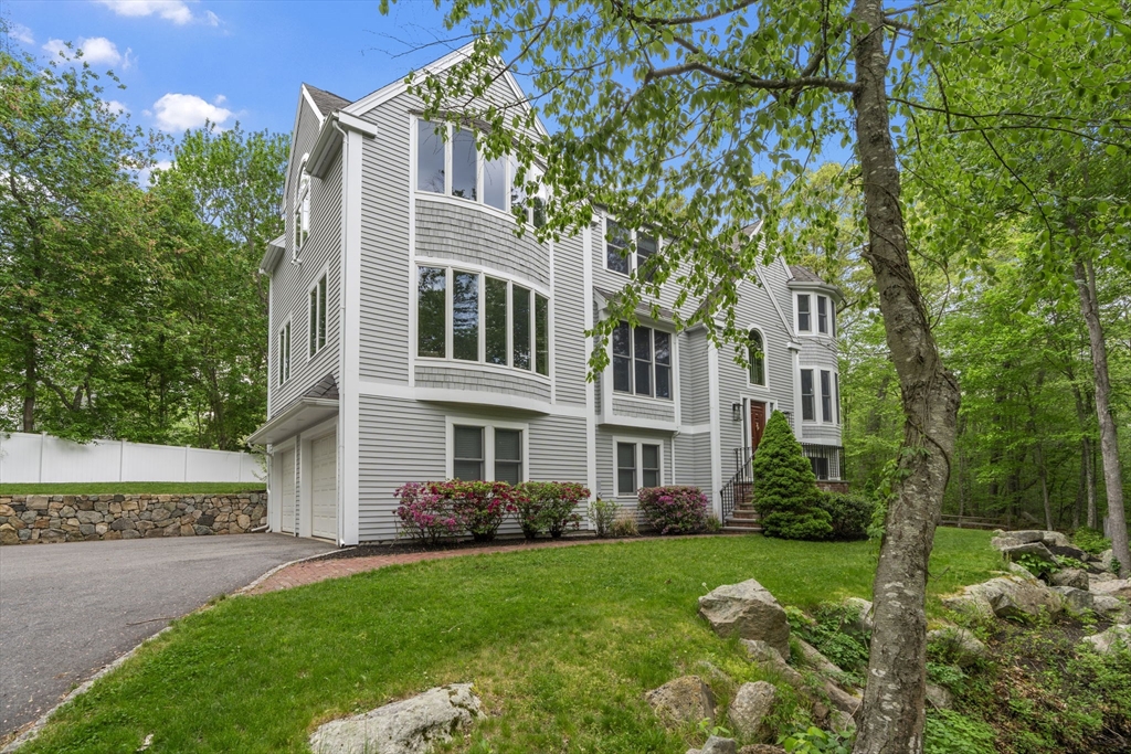 10 Heritage Ln