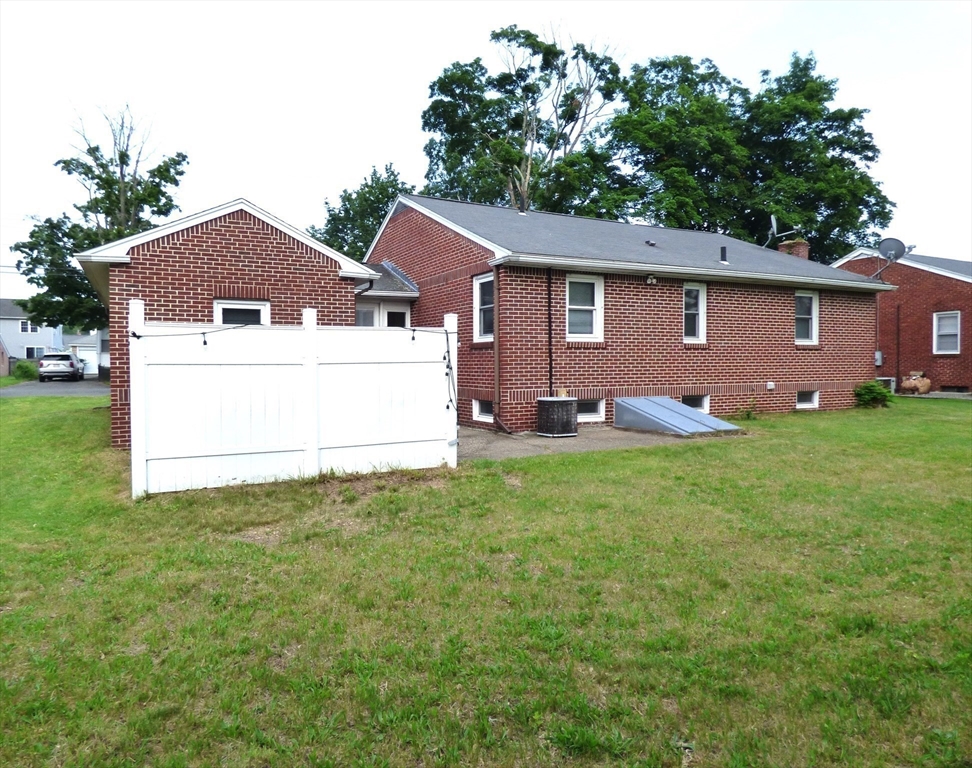 25 Williams St